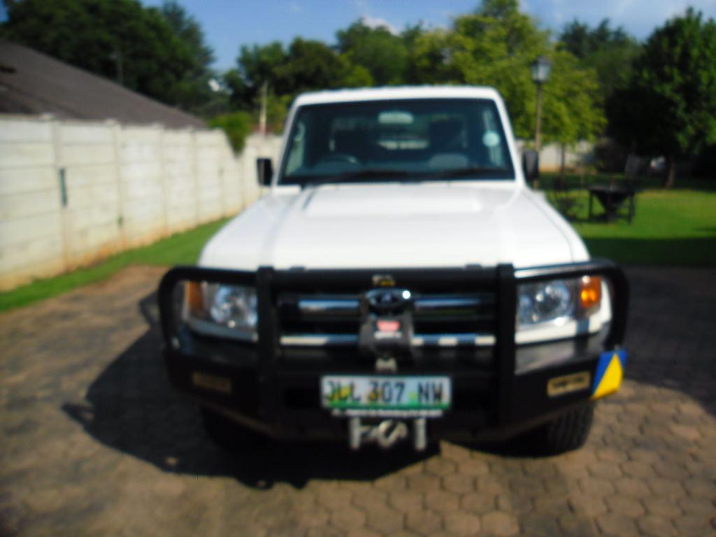 All Bank Repossessed and Used TOYOTA LAND CRUISER BAKKIE